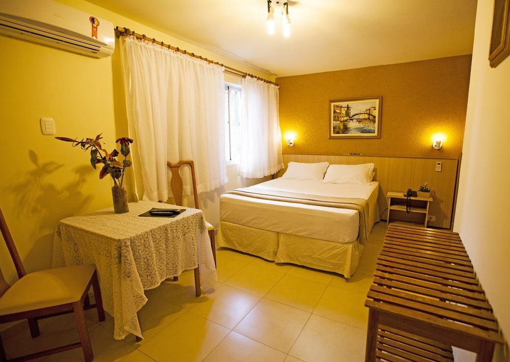 Hotel Harbor Self Maringá